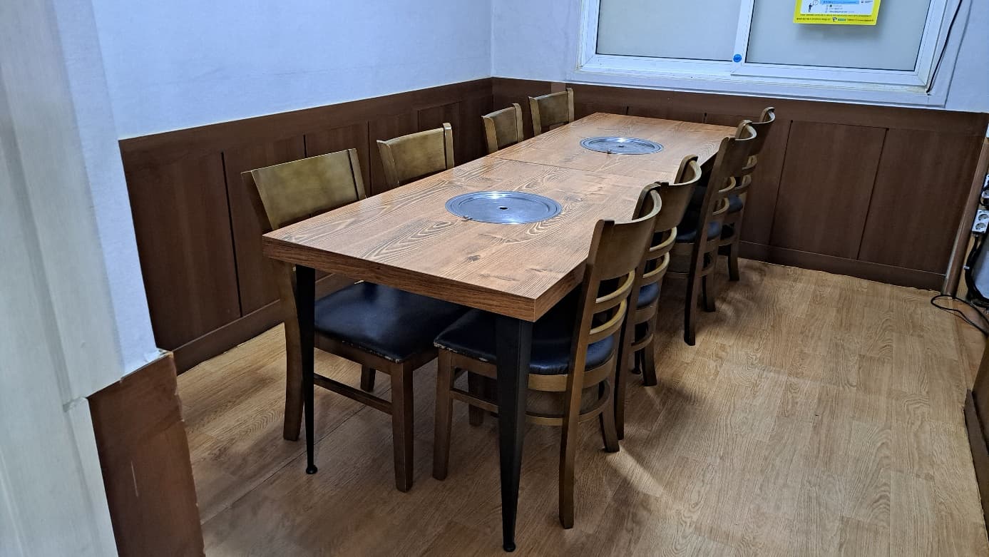 매장 전경 및 단체실 1